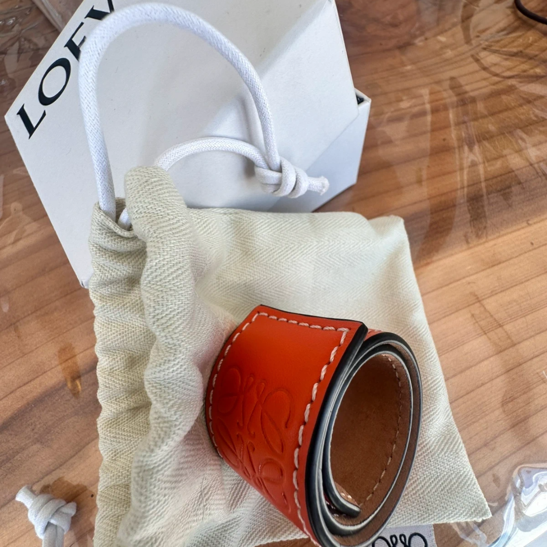 Manchette Loewe en cuir orange